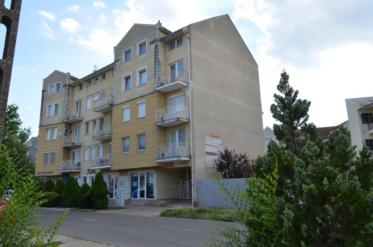 Gabi Apartman Хайдусобосло Экстерьер фото